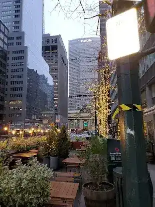 109 E 39th St Parking
