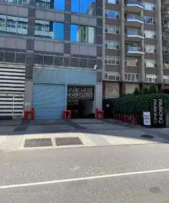 122 E 60th St (750 Lexington Ave) Valet Garage - ParkChirp