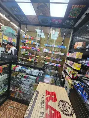 2252 3rd Ave Convenience store
