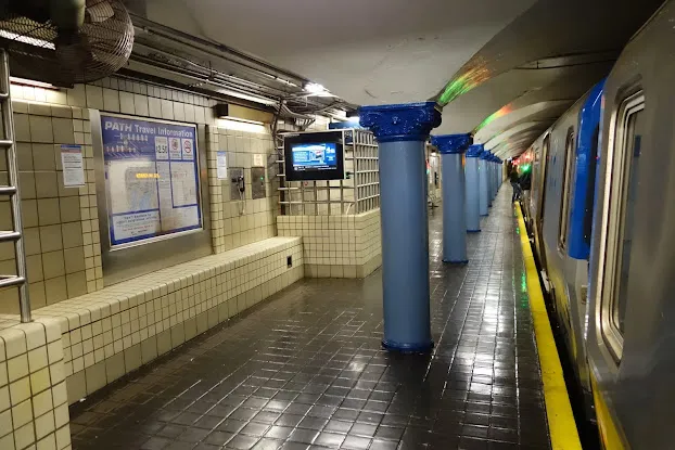 23 St