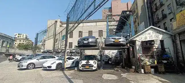 26 Forsyth St Parking