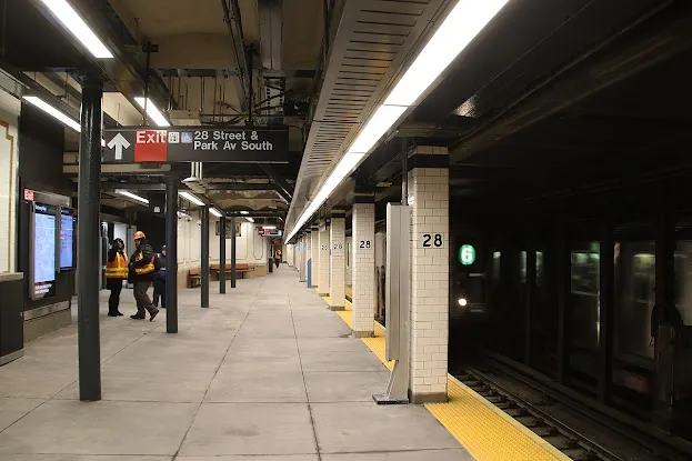 28 St