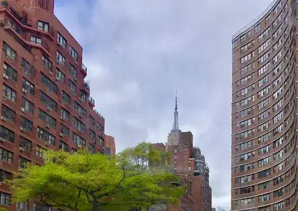 2 Av/E 33 St