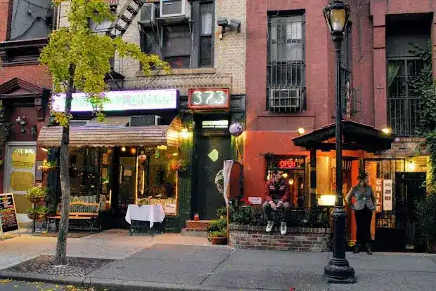 373 W 46th St