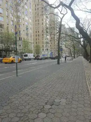 5 Av & E 69 St
