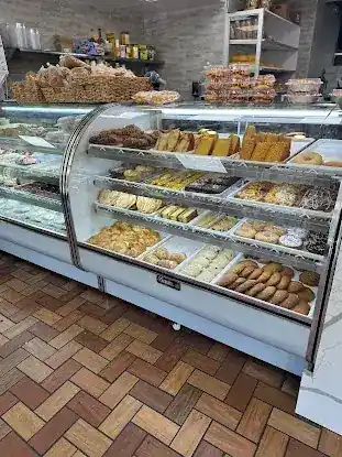 5 Estrellas Bakery & Cafe