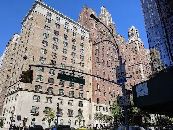 756 Park Ave Parking