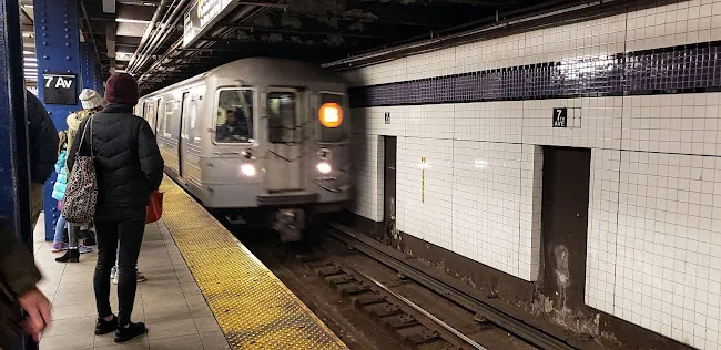7 Av
