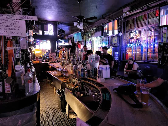 7B Horseshoe Bar aka Vazacs