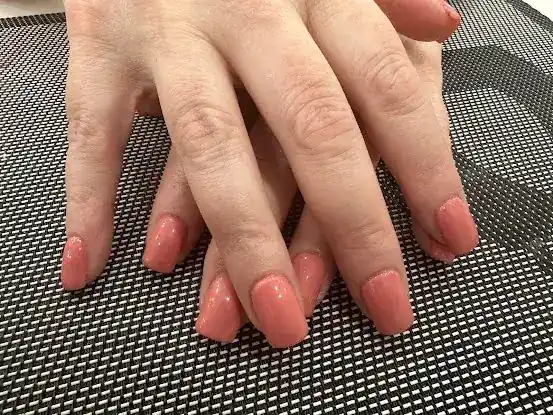800 Miss Nails