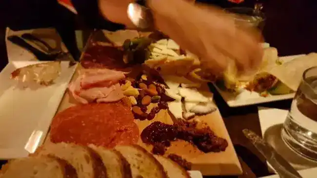 8th Street Winecellar