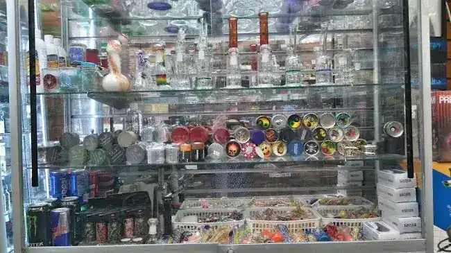 Ally's Smokes And Magazines Inc