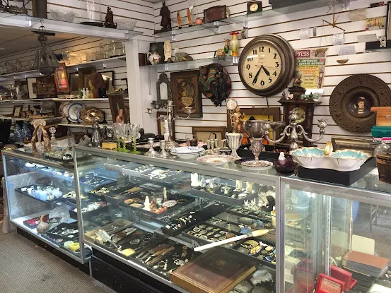 Antiques & Collectibles Buyers LLC