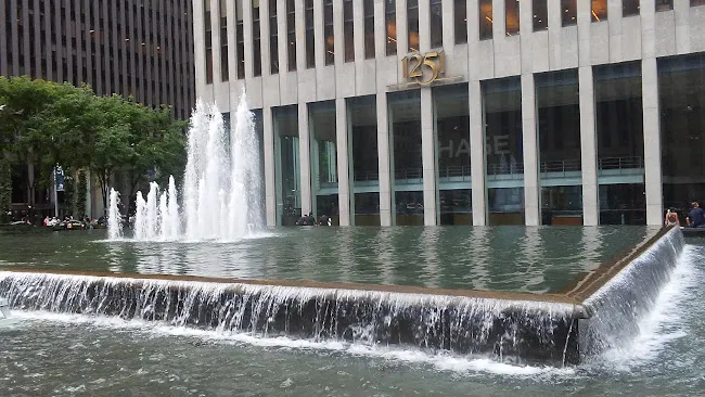 Avenue of the Americas Fountain