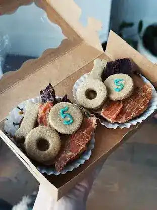 Axel & Tia’s Pet Bakery