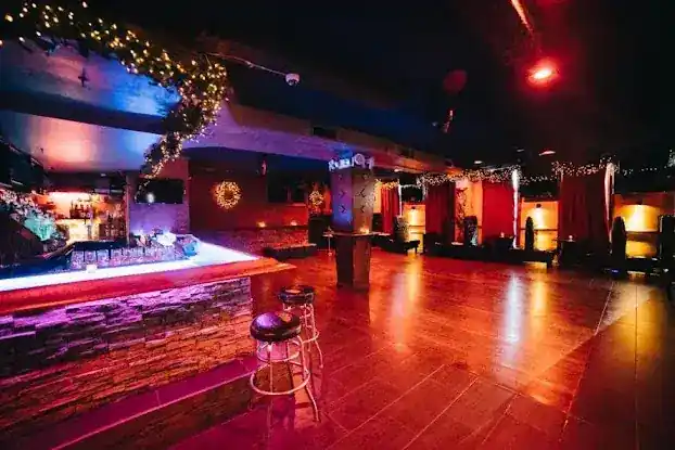 Bar 13