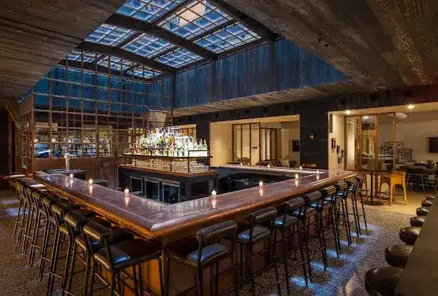 Bar Moxy