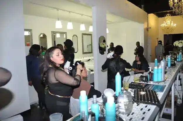 Blow-Out hair bar & beauty lounge