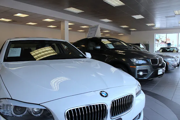 BMW of Bayside Pre-Owned Showroom