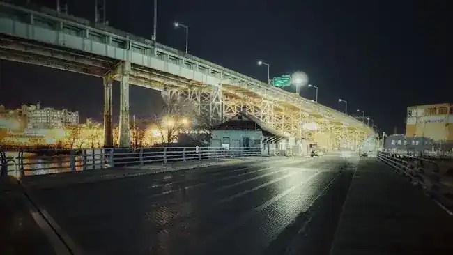 Borden Avenue Bridge