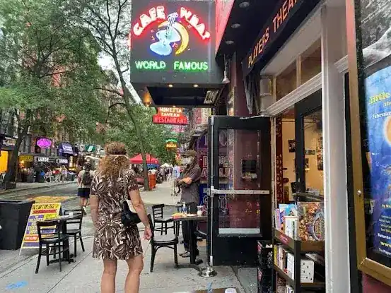Bravo's Book Nook