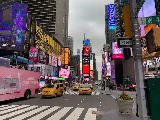 Broadway & W 97 St
