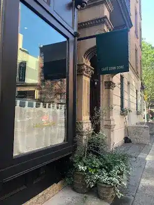 Café Leon Dore