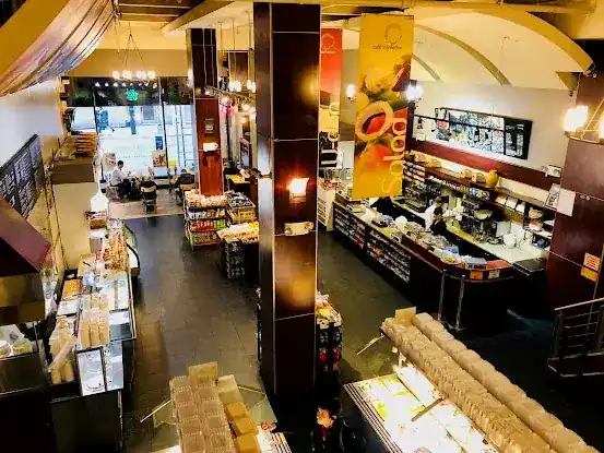 Cafe Manhattan