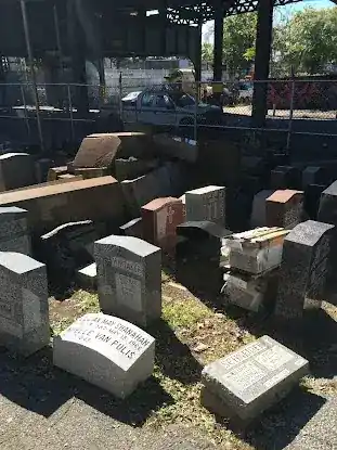 Carbone Memorials