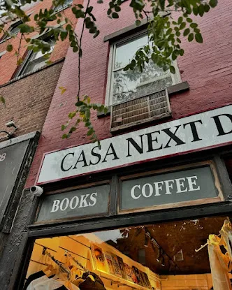 CASA NEXT DOOR