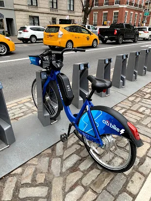 Citi Bike: 5 Ave & E 63 St