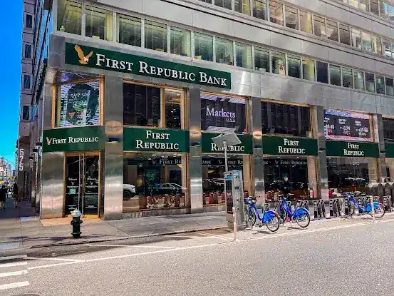 Citi Bike: E 56 St & Madison Ave