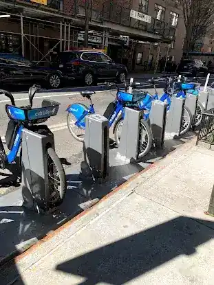 Citi Bike: E 77 St & 3 Ave