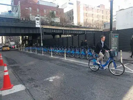 Citi Bike: W 26 St & 10 Ave