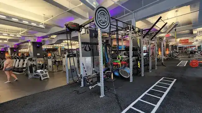 Crunch Fitness - 38th Street
