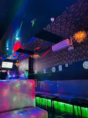 Crystal Lounge