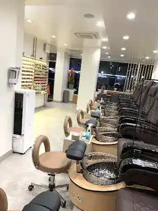 DLi Nail