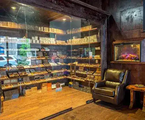 EL CAVE CIGARS LOUNGE