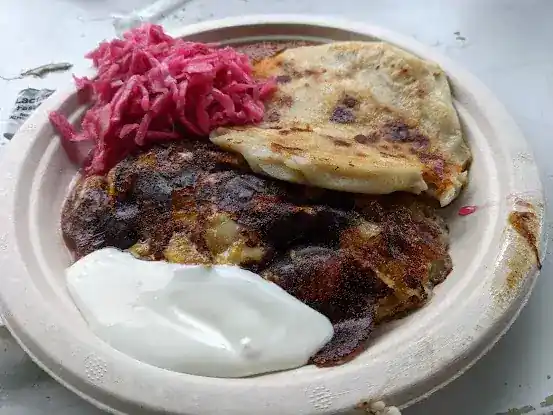 El Olomega Pupusas