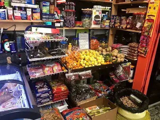 El puente roto grocery