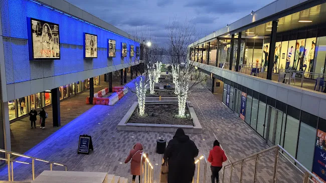 Empire Outlets