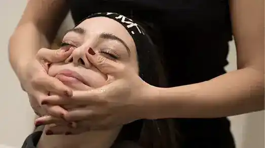 FACEGYM SAKS Fifth Avenue
