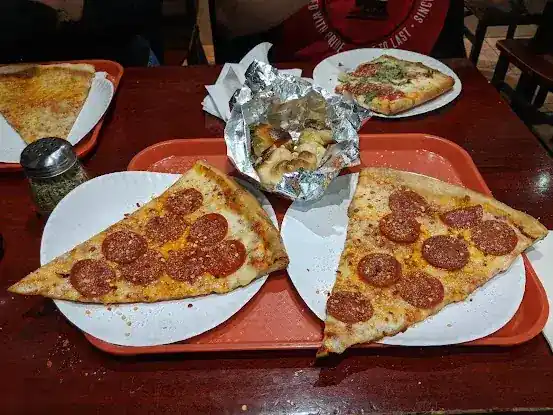 Famous Famiglia Pizzeria