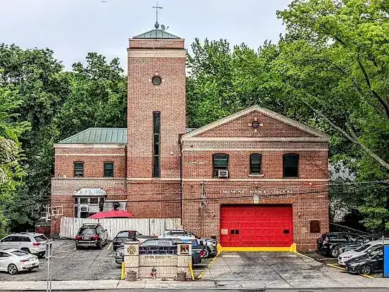 FDNY Engine 52, Ladder 52