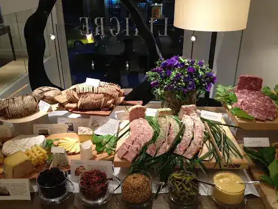 Feast & Fêtes