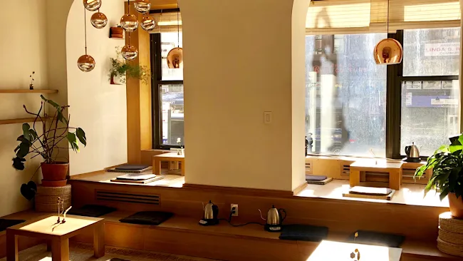 FLOATING MOUNTAIN Tea House |2nd FLOOR|