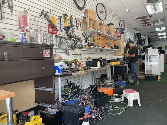 FLY WING E-BIKE on Brooklyn Grand Street