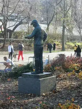 Fred Lebow Statue
