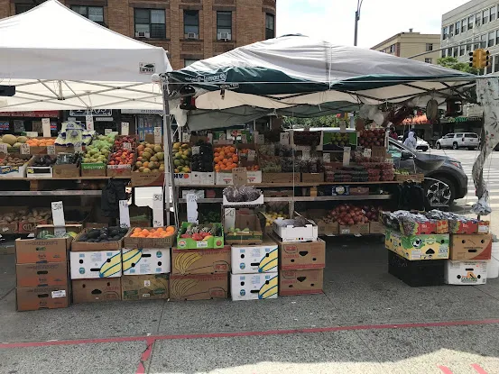 Fresh Fruits & Vegetables Food Vendor