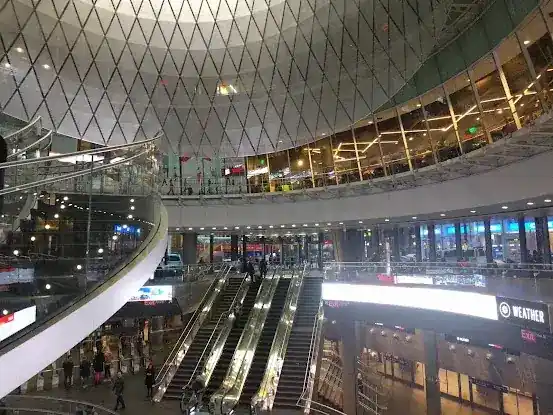 Fulton St